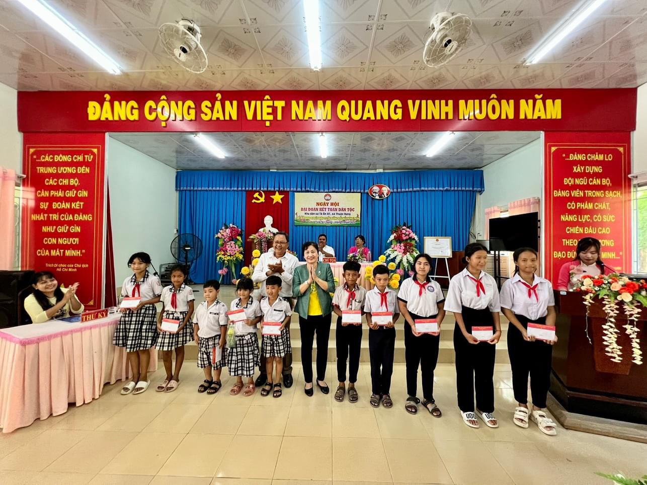 Ngày hội đại đoàn kết toàn dân tộc ấp Tà Ân A1, xã Thuận Hưng, huyện Mỹ Tú